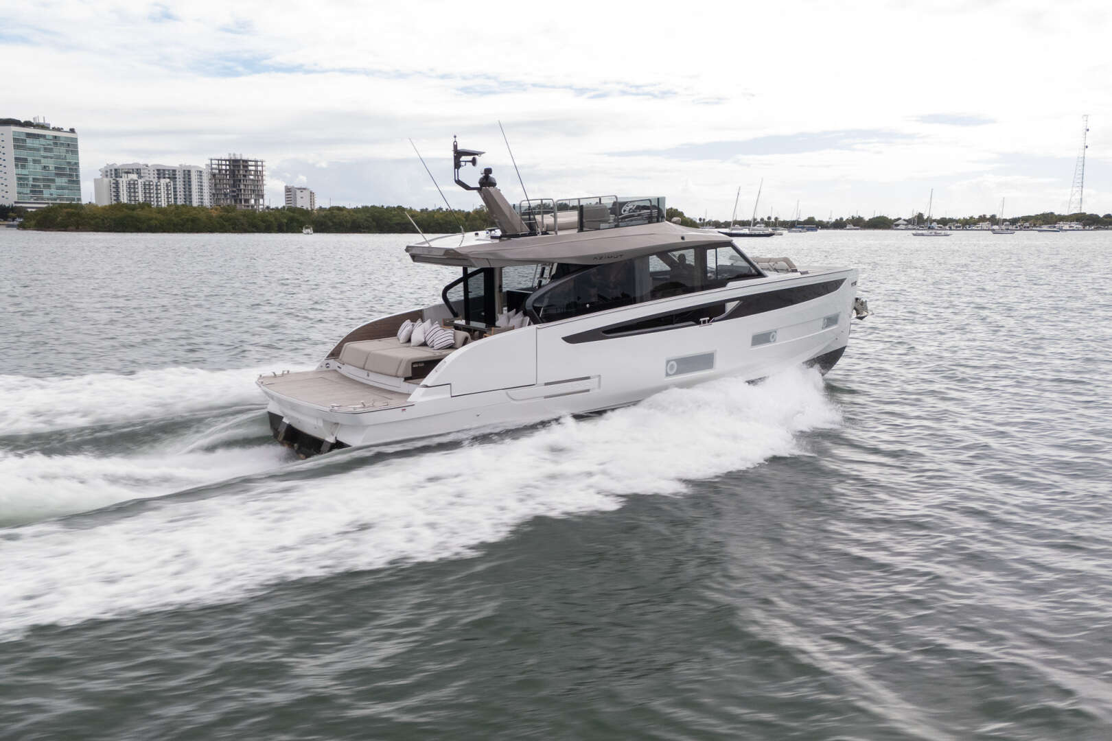 2026 Azimut Seadeck 6 - Image 16