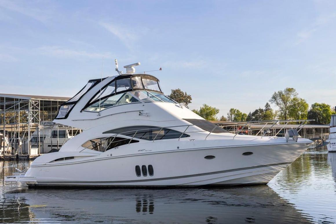 2008 Cruisers Yachts 447 Sport Sedan