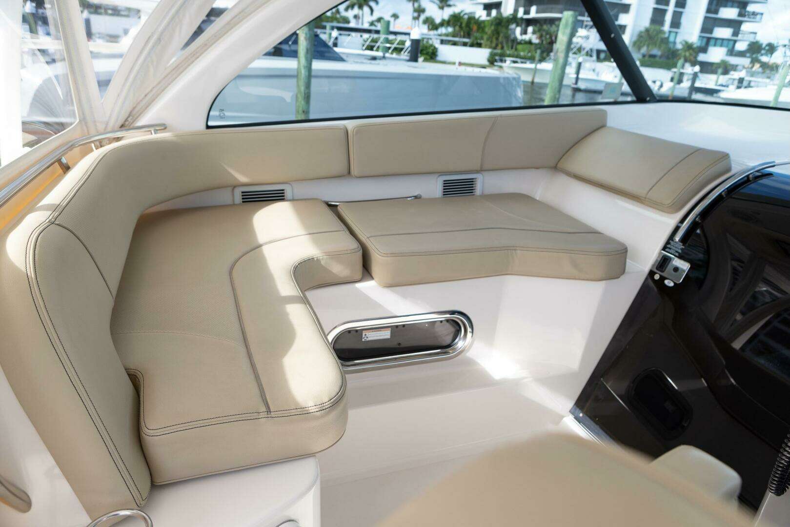 2018 Pursuit OS 385 - Image 16