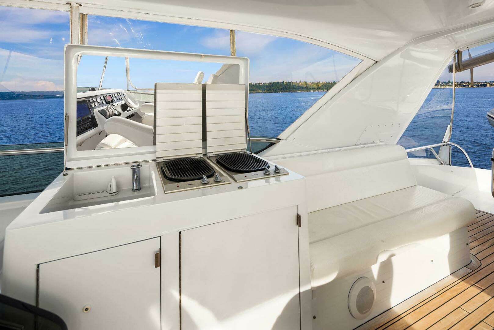 2001 Hatteras Cockpit Motoryacht - Image 20
