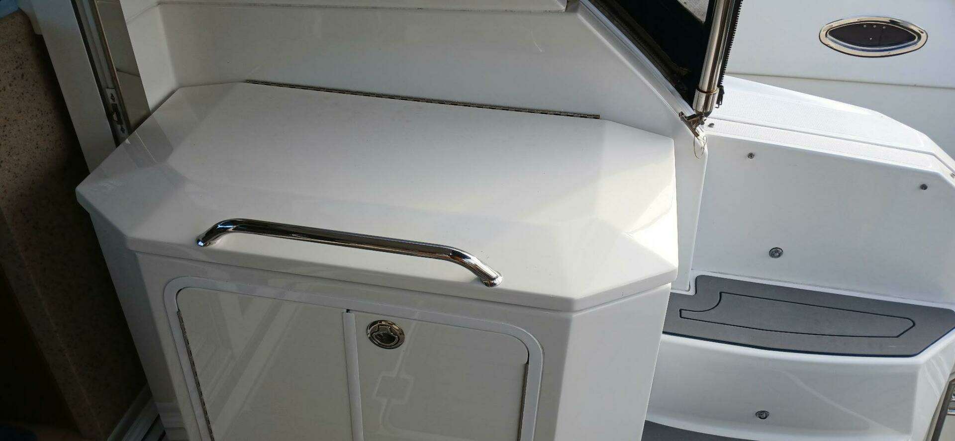 2014 Cruisers Yachts — - Image 21