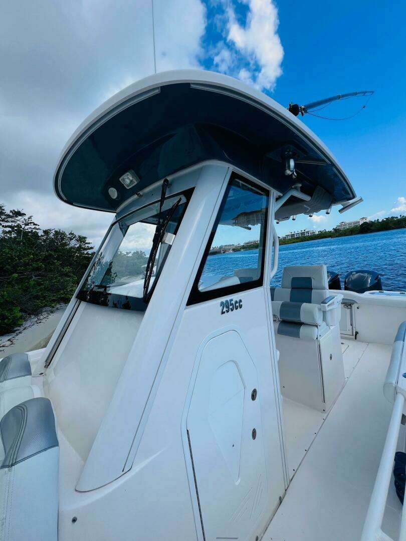 2012 Everglades 295 Center Console - Image 19