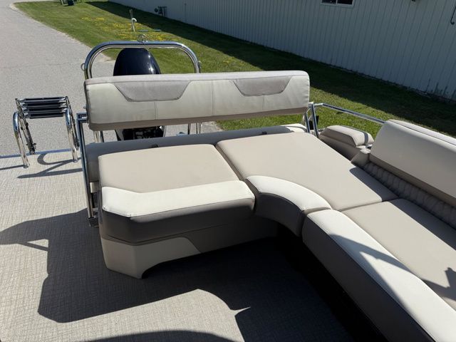 2025 Tahoe 2385 CASCADE CRUISE REAR BENCH - 11