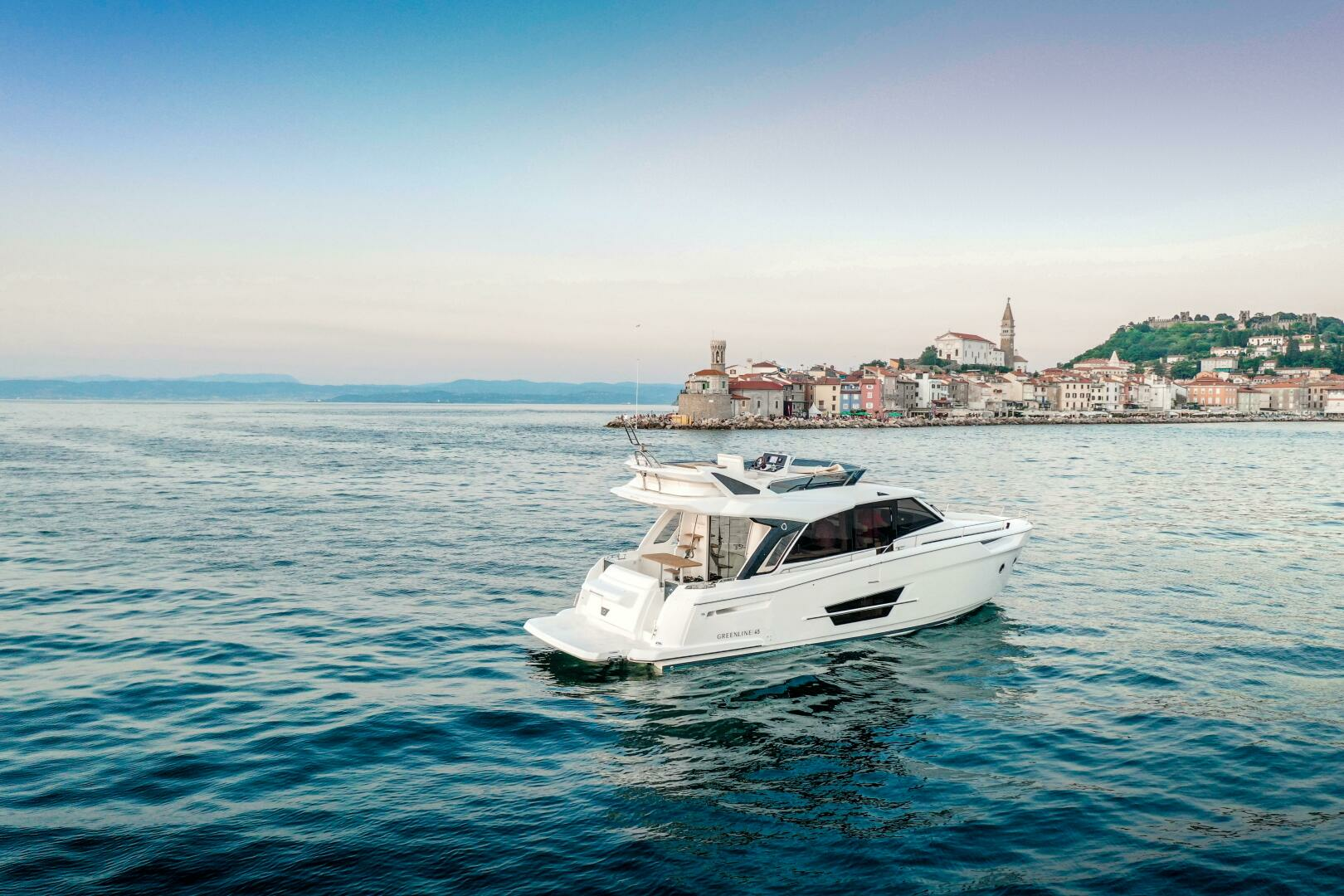 2024 Greenline 45 Fly Hybrid - Image 3