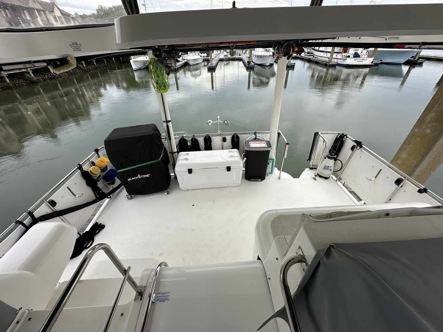1998 Cruisers Yachts 3650 Aft Cabin - Image 16