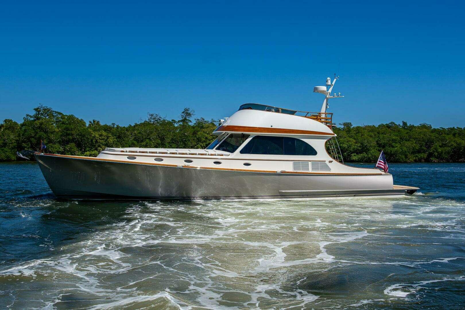 2021 Hinckley Talaria 55 Flybridge MKII - Image 2