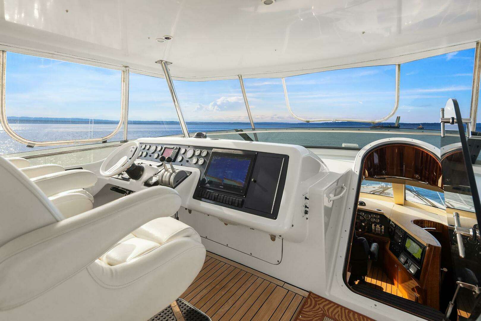 2001 Hatteras Cockpit Motoryacht - Image 21