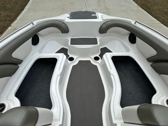 2012 Yamaha Boats 242 Limited - 11
