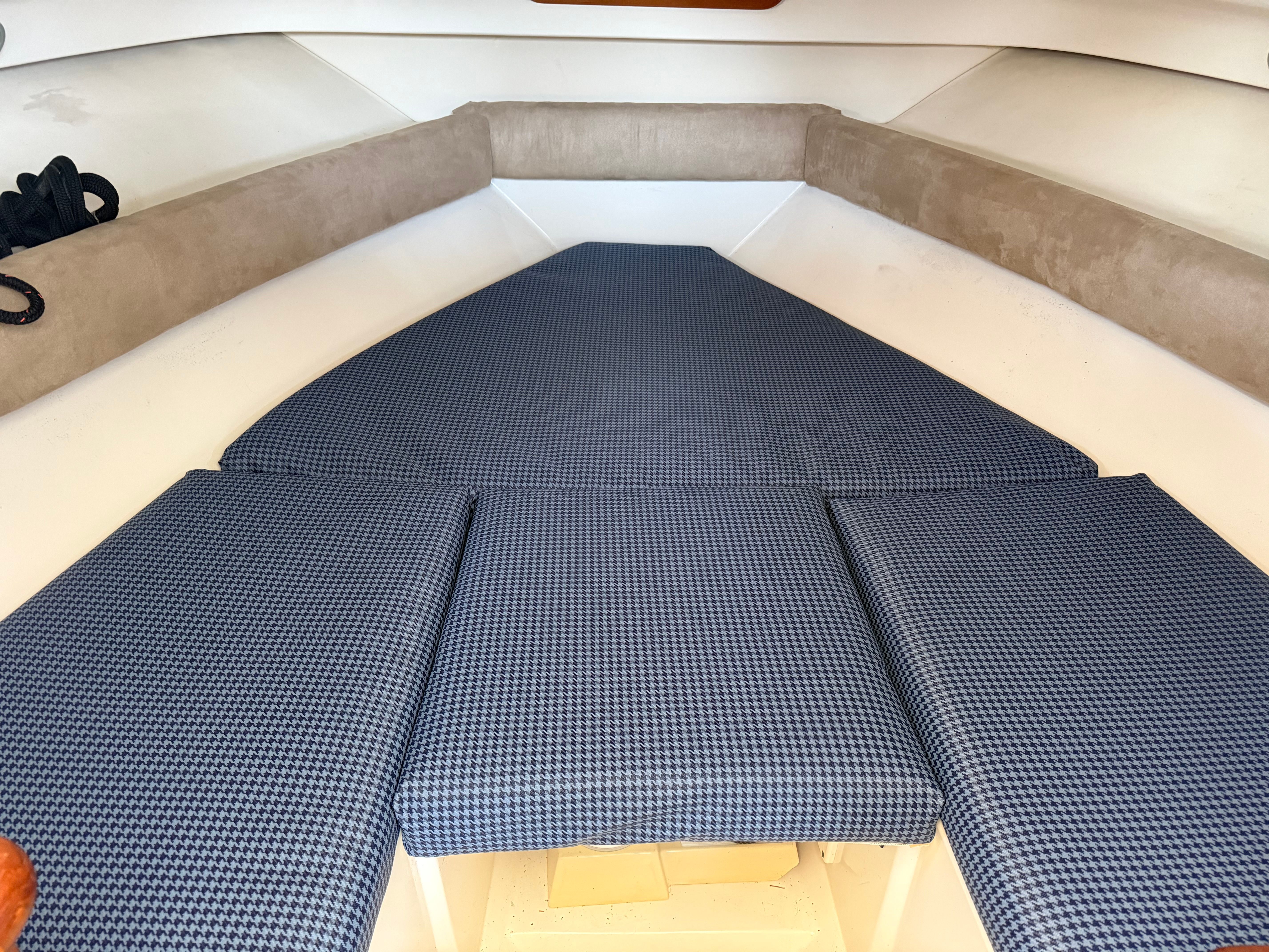 2005 Pursuit 2570 Offshore - 33