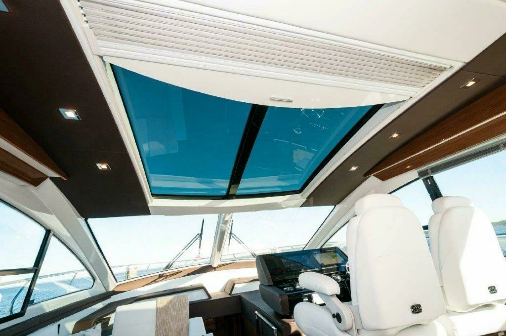 2020 Cruisers Yachts 60 Cantius - Image 6