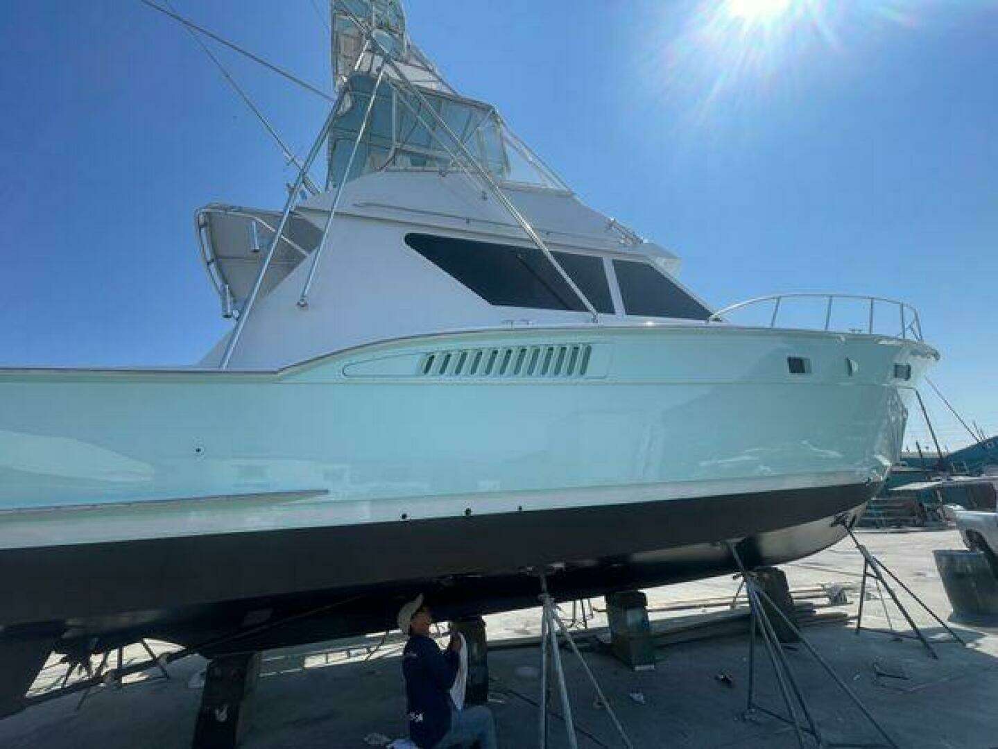 1990 Hatteras 45 Convertible - Image 5