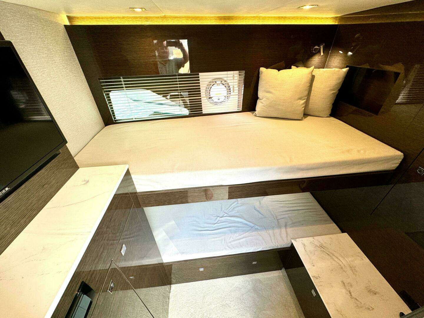 2020 Cruisers Yachts 50 Cantius - Image 33