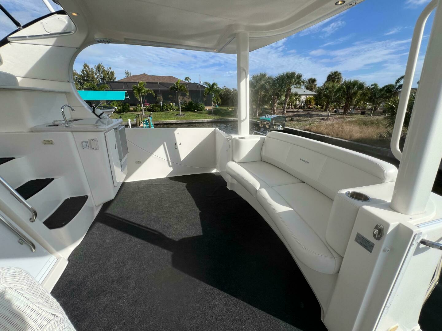 2002 Silverton 39 Motor Yacht - Image 2