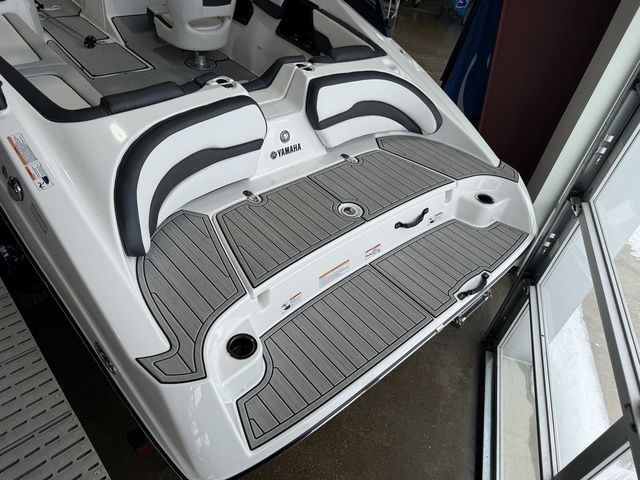 2026 Yamaha Boats AR195 - 3