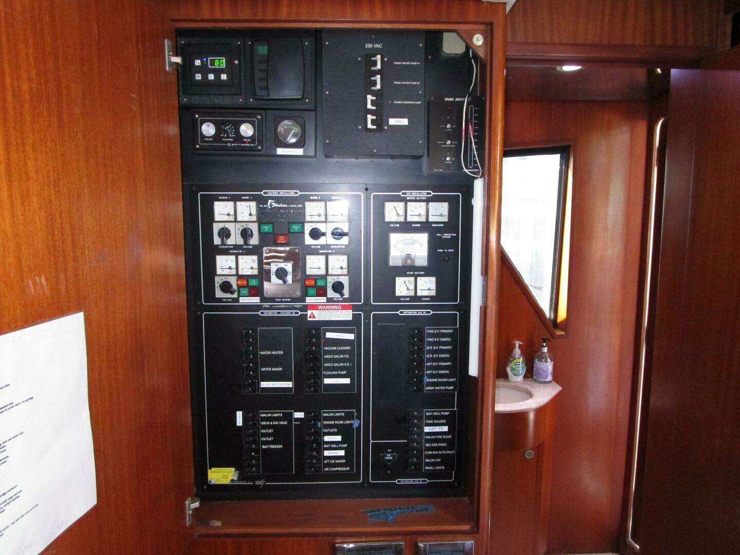 1989 Striker 62 Convertible - Image 4