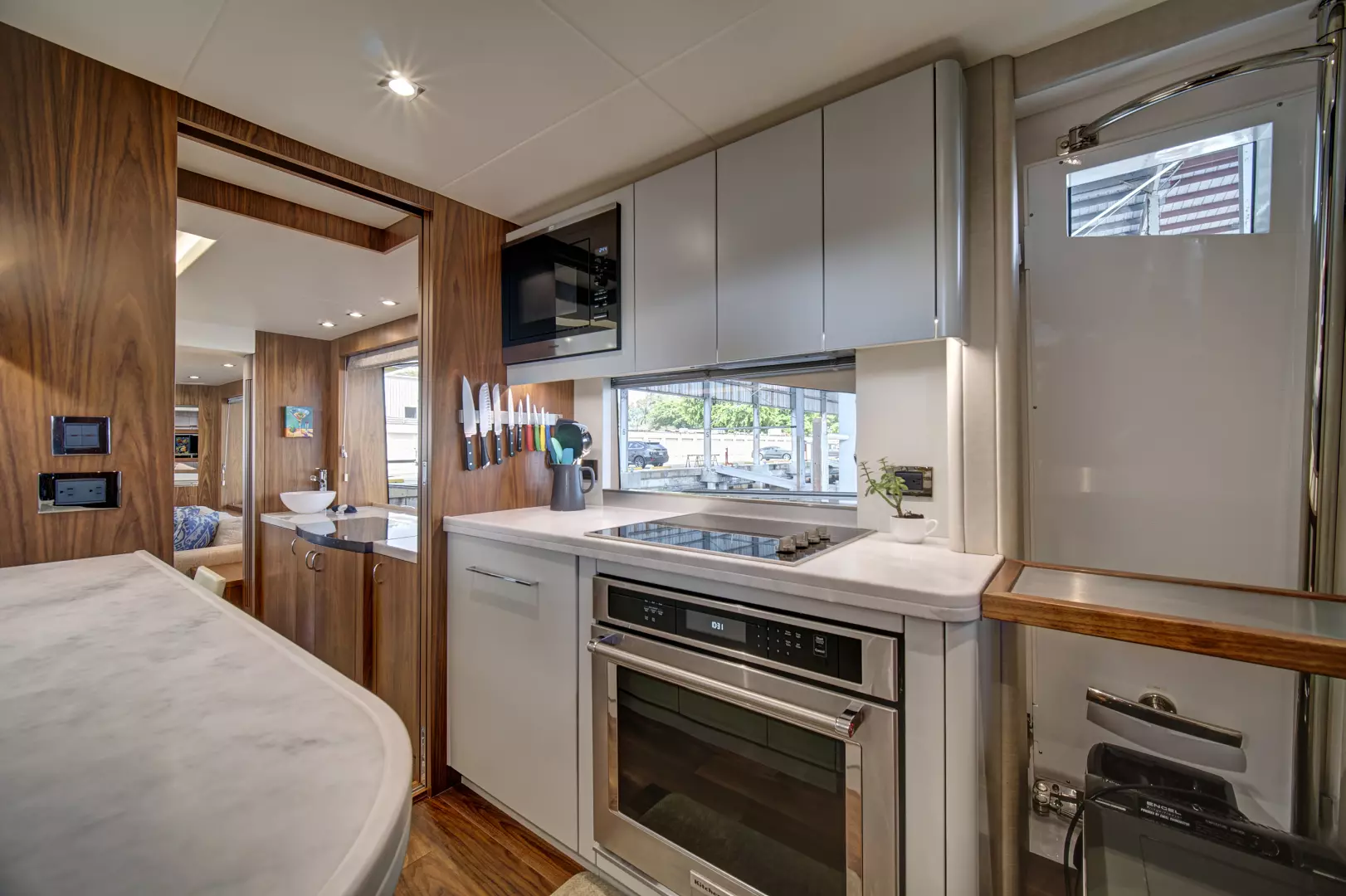 2019 Sunseeker 86 Yacht - Image 38