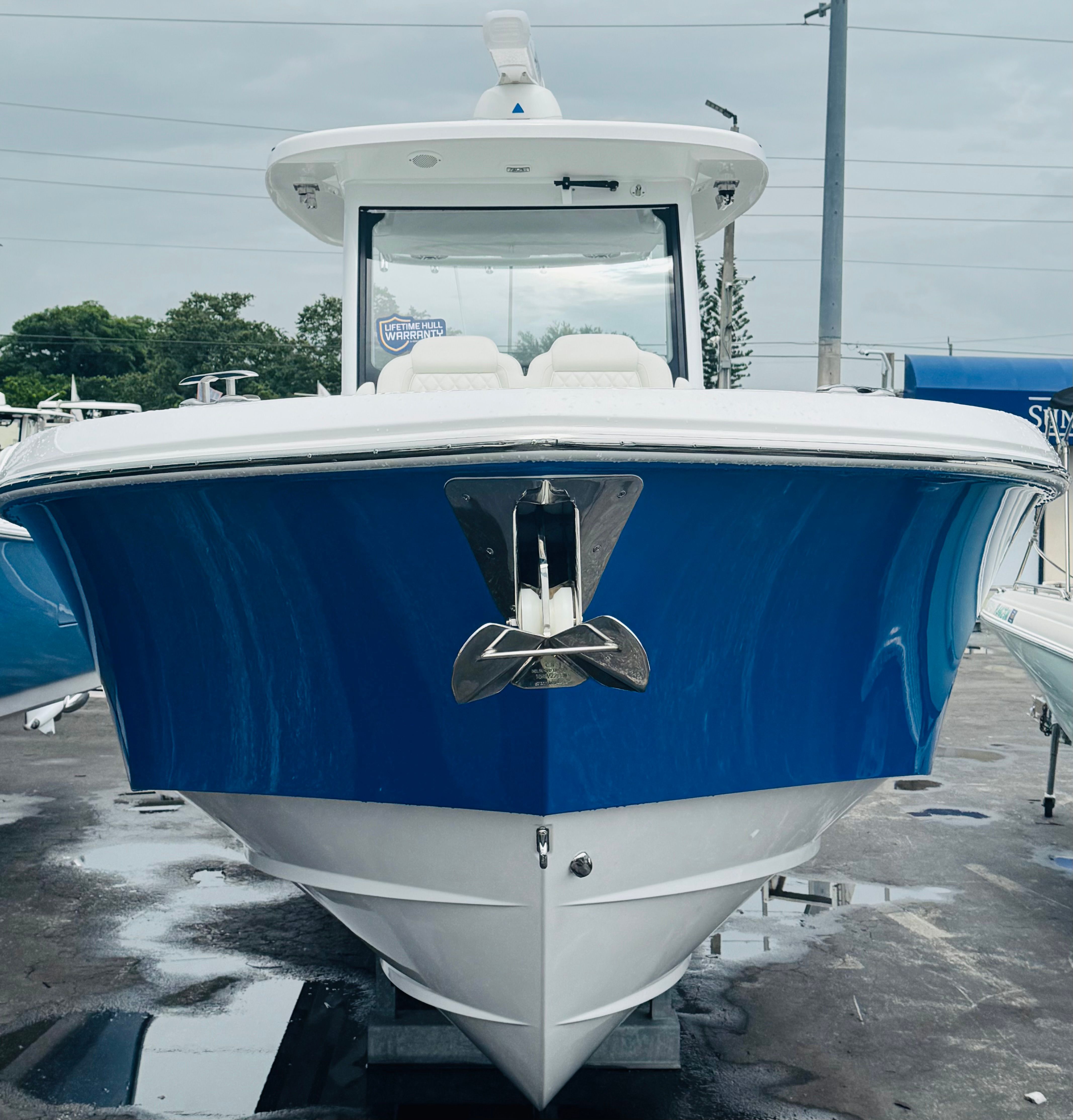 2025 EVERGLADES 315 CC - Image 2