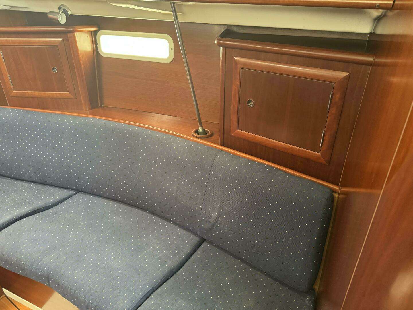 2005 Beneteau Oceanis 331 - Image 9