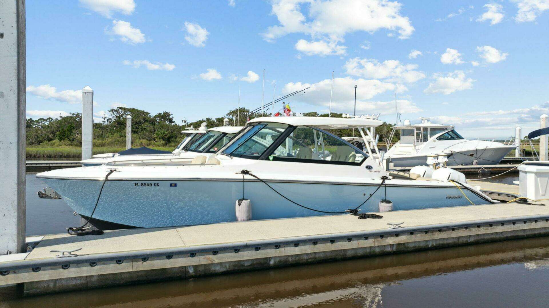2018 Pursuit 325 DC - Image 7