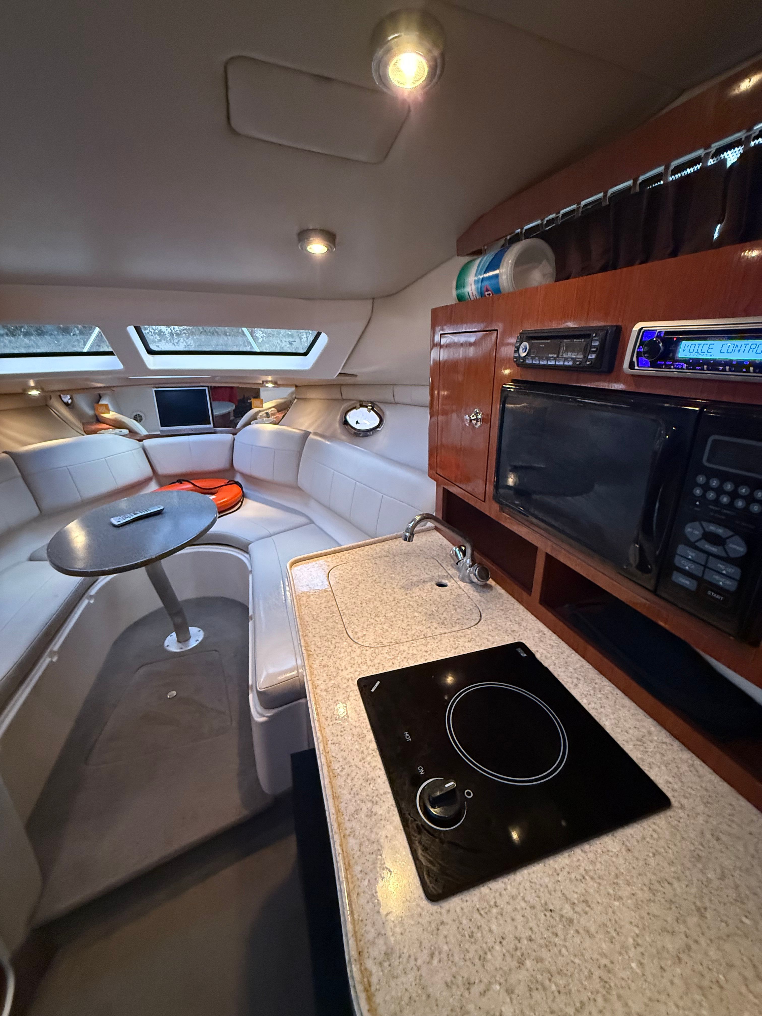 2006 Regal 2565 Window Express - 20