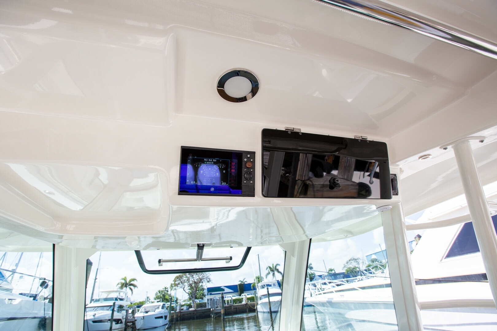 2019 Boston Whaler 380 Outrage - Image 7