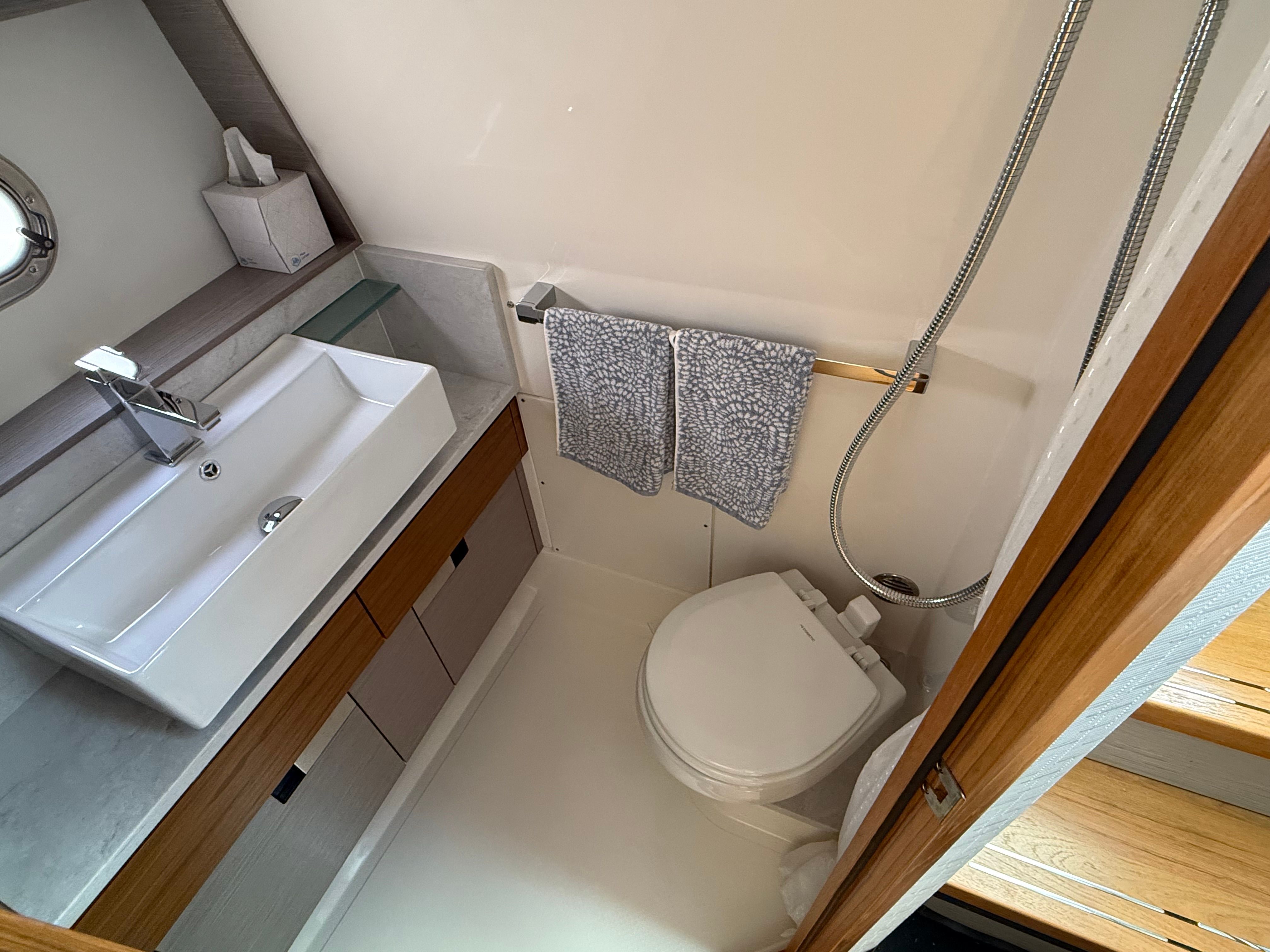 2024 Tiara Yachts 38 LS - 42