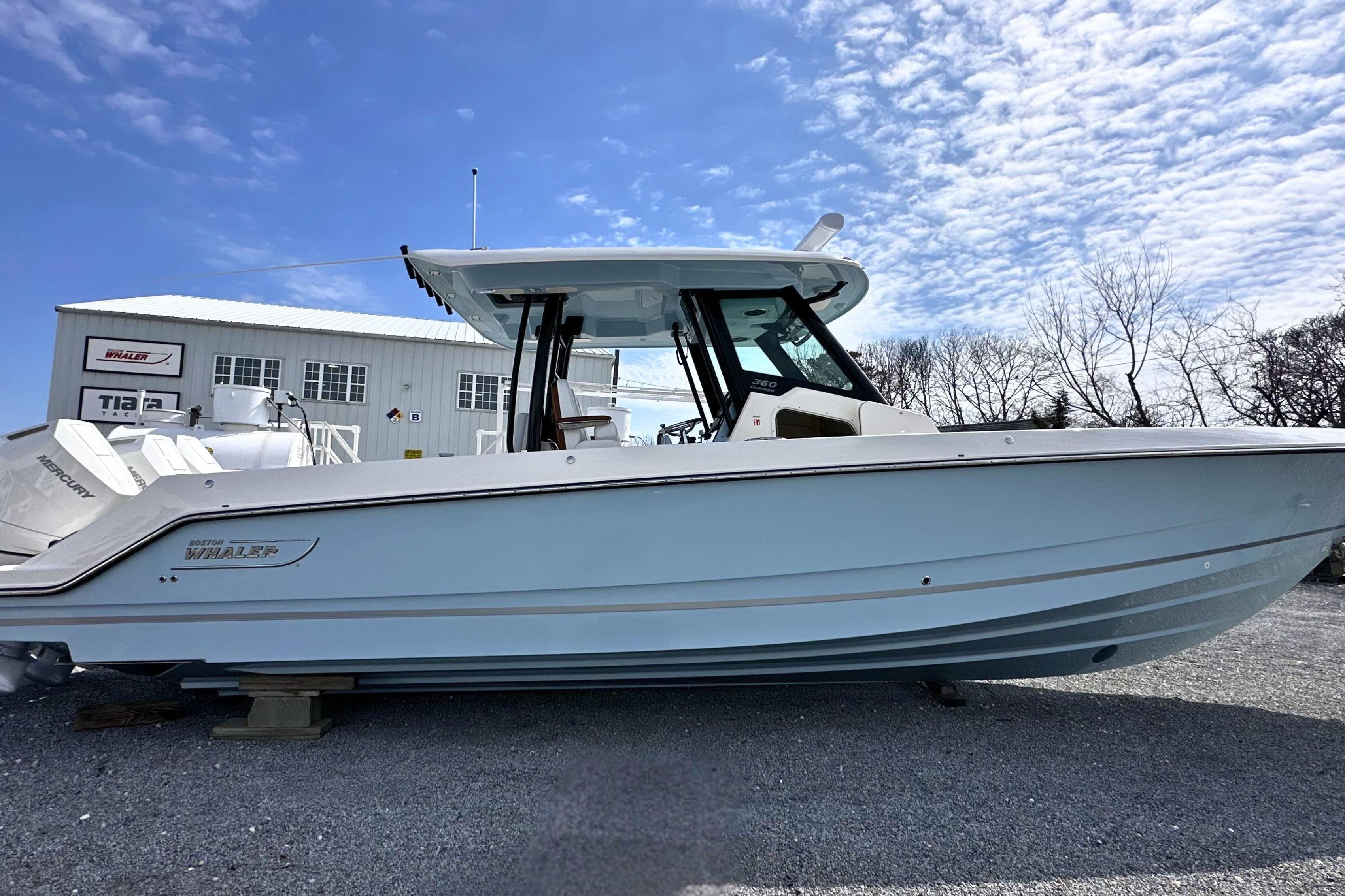 2026 Boston Whaler 360 Outrage