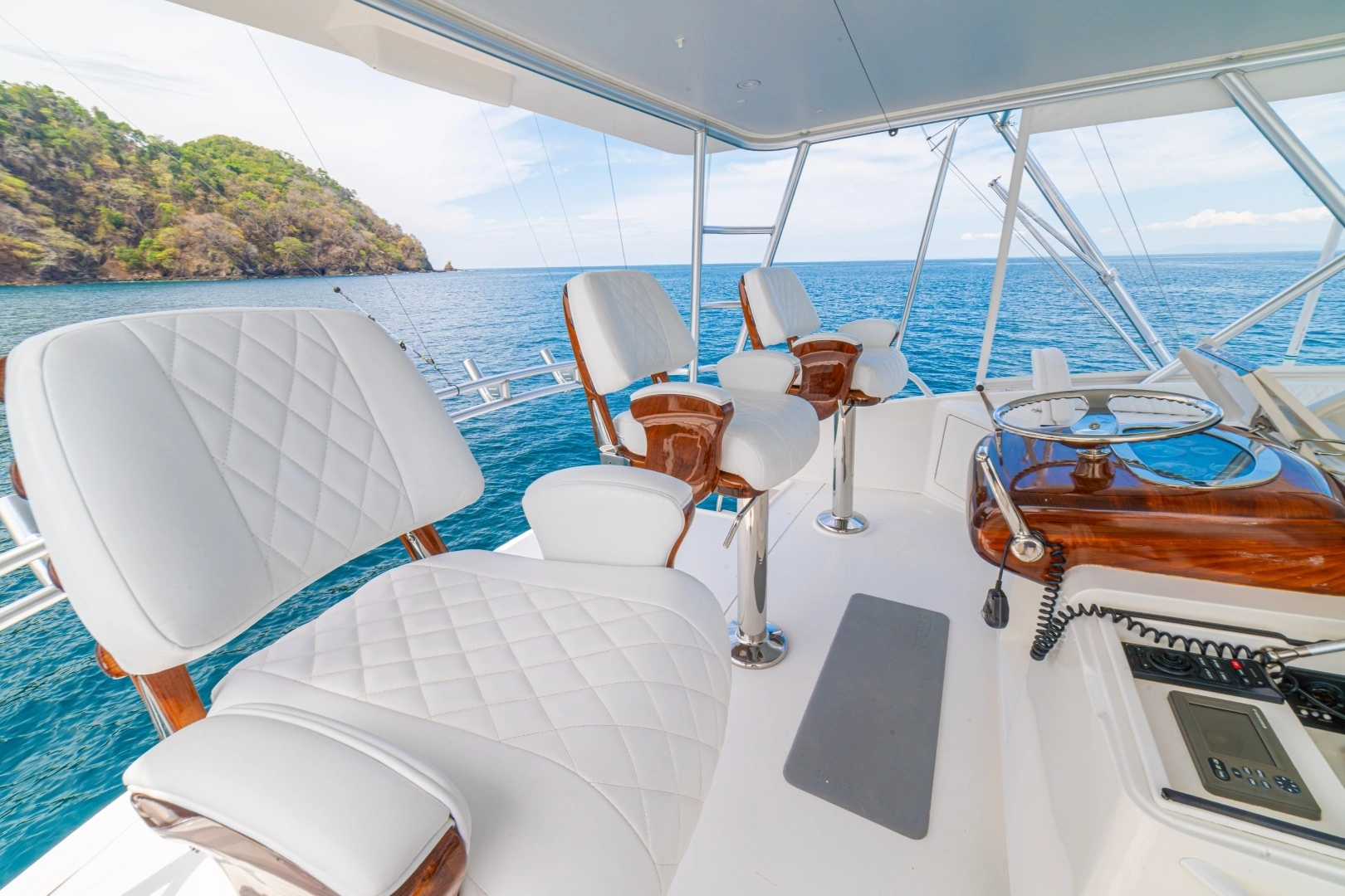 2012 Viking 60 Convertible - Image 19