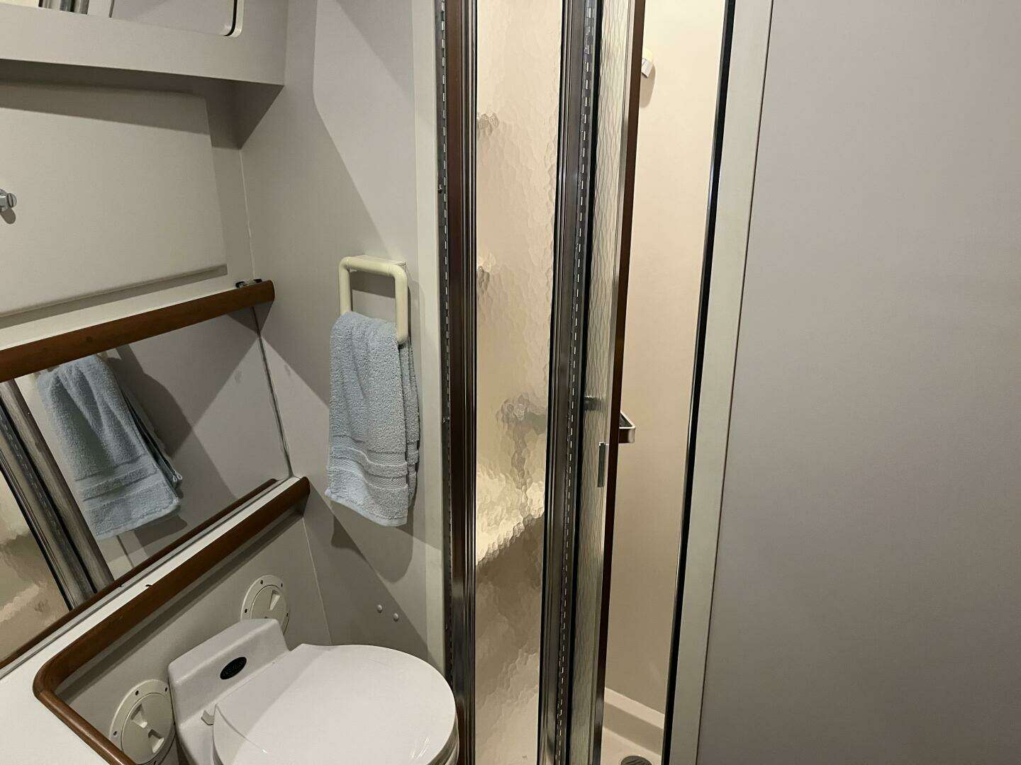 1995 Carver 440 Aft Cabin - Image 29