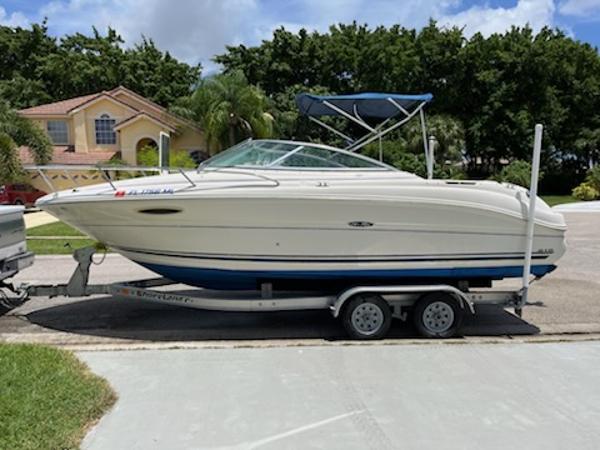 2004 Sea Ray 215 Weekender