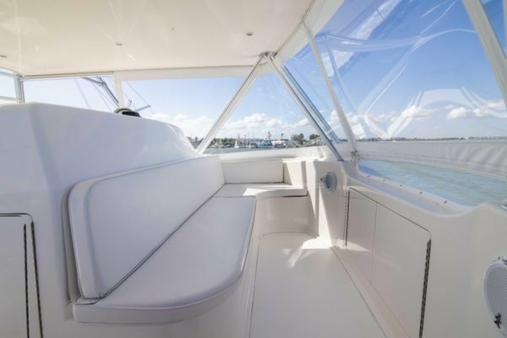 2007 Viking 52 Convertible - Image 7