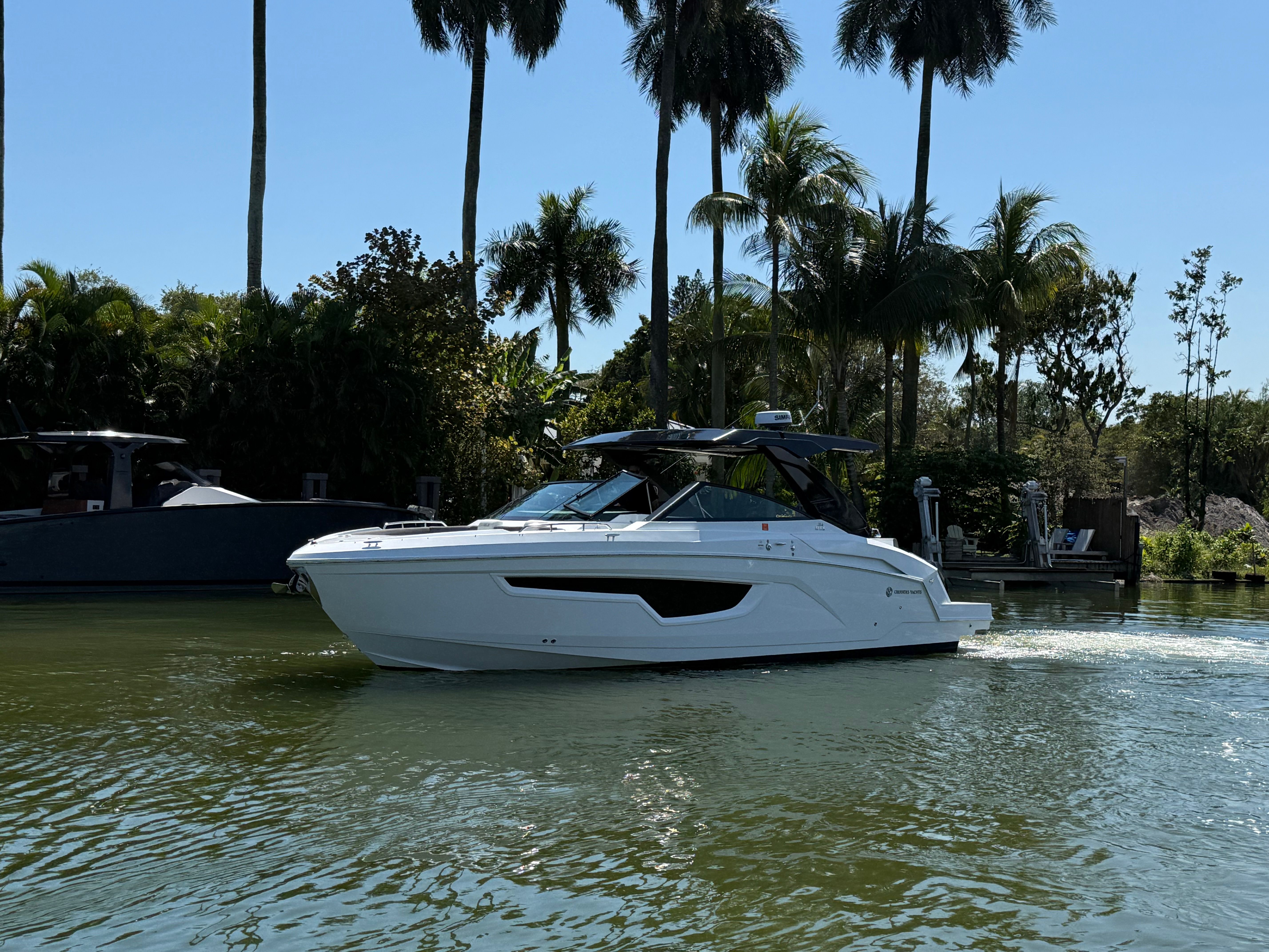 2022 Cruisers Yachts 34 GLS OB