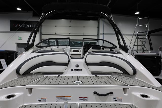 2026 Yamaha Boats AR 195 BOTH COLORS AVAILABLE - 5