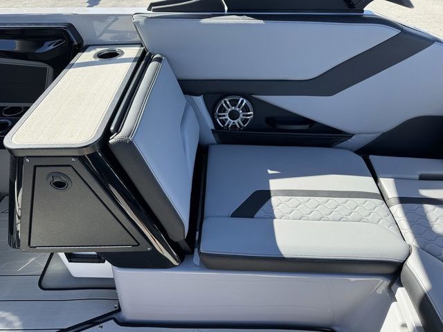2026 Yamaha Boats 255XD - 17