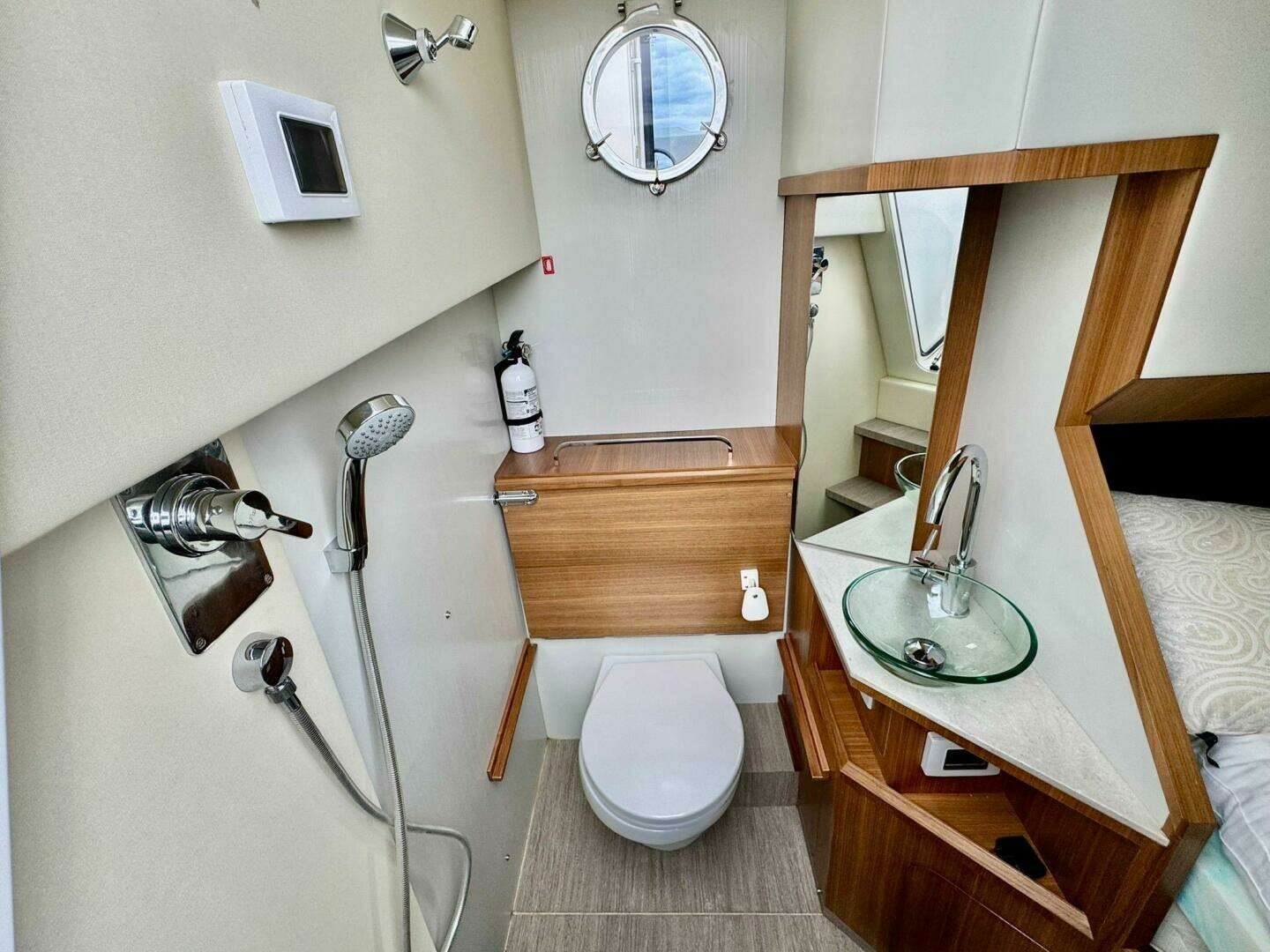 2016 Absolute 45 Sport Yacht - Image 88