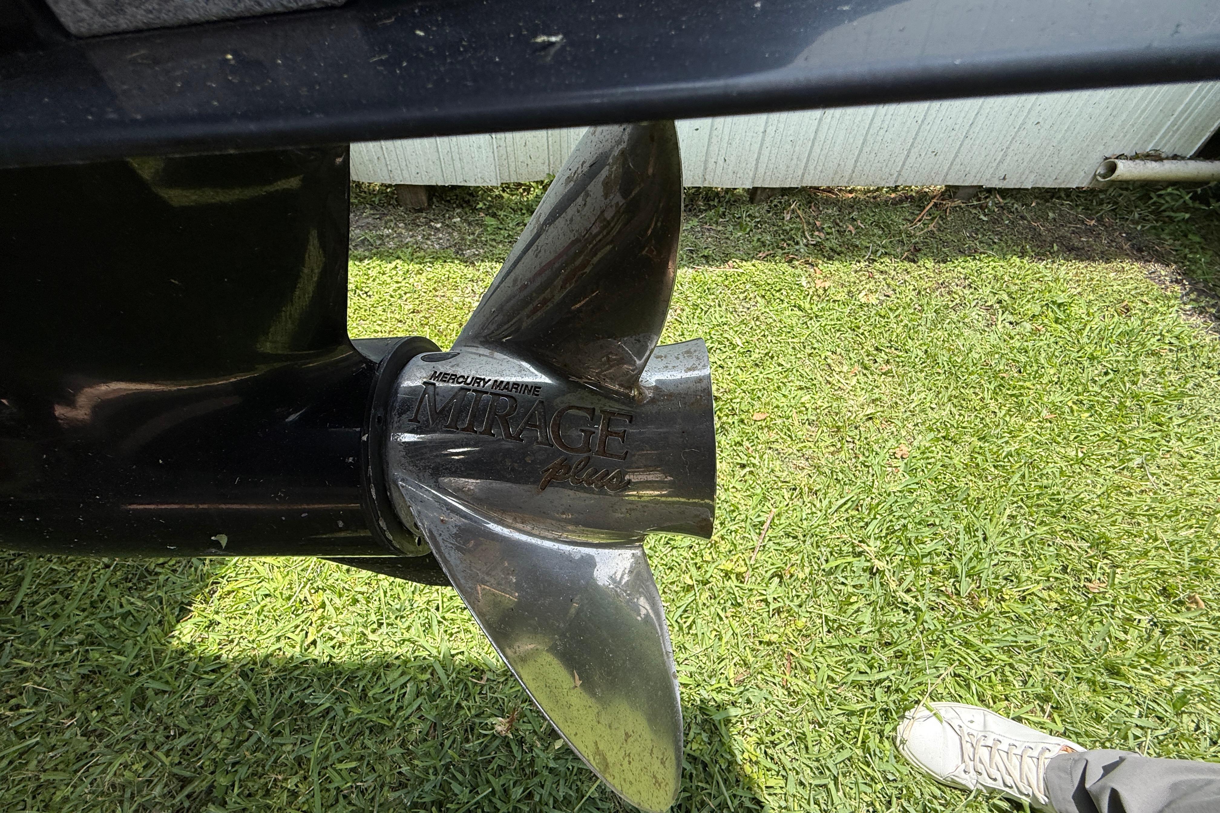 Mercury Marine Mirage Plus propeller on Blackwood 27 boat, 2015 model, on grass.