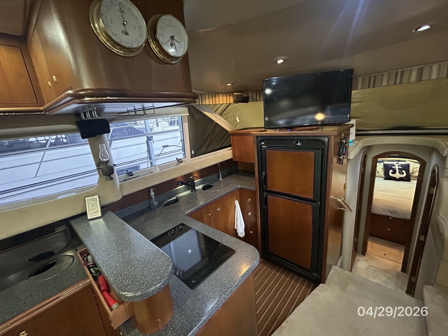 2000 Cruisers Yachts 4450 - Image 38