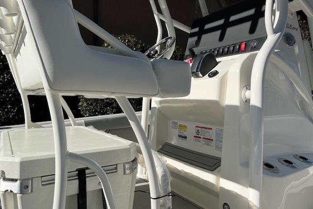 2026 Mako 24 APEX boat interior with helm and seating area.