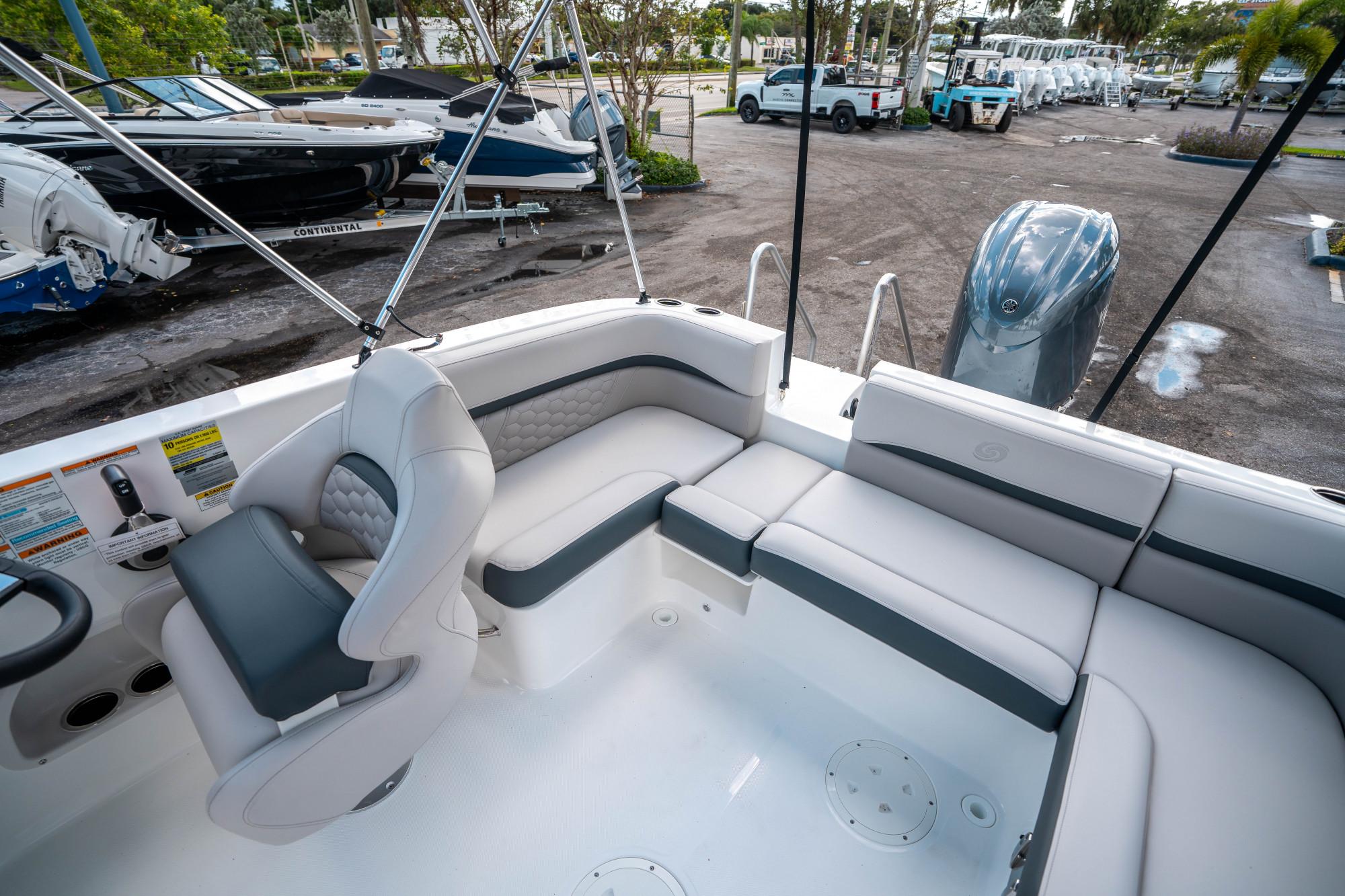 2025 Hurricane SunDeck Sport 192 RL OB - 11