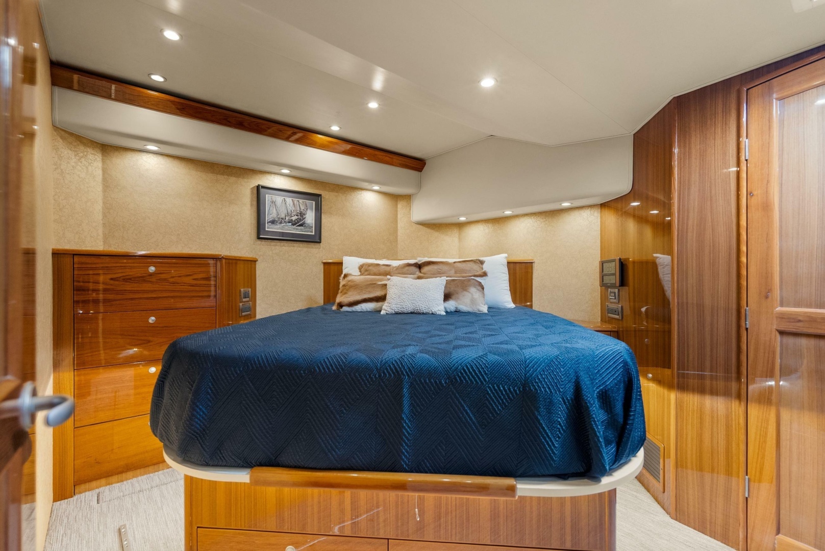 2007 Viking Enclosed Flybridge - Image 17
