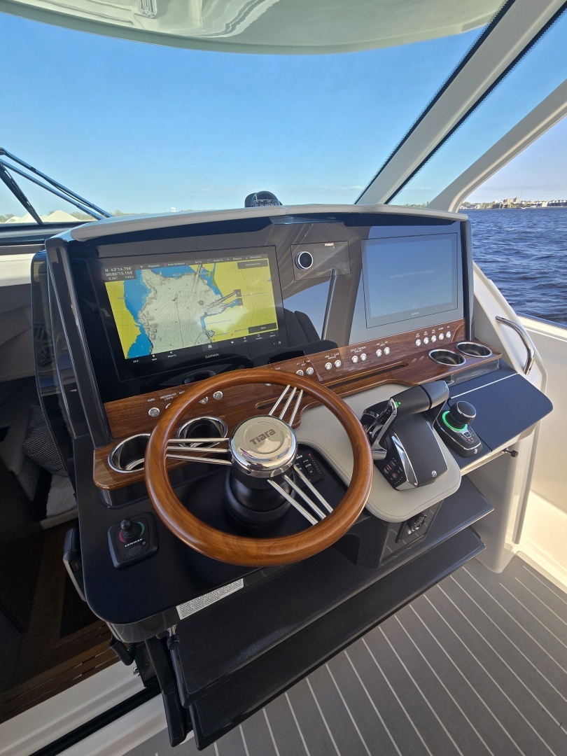 2024 Tiara Yachts 38 LS - Image 7