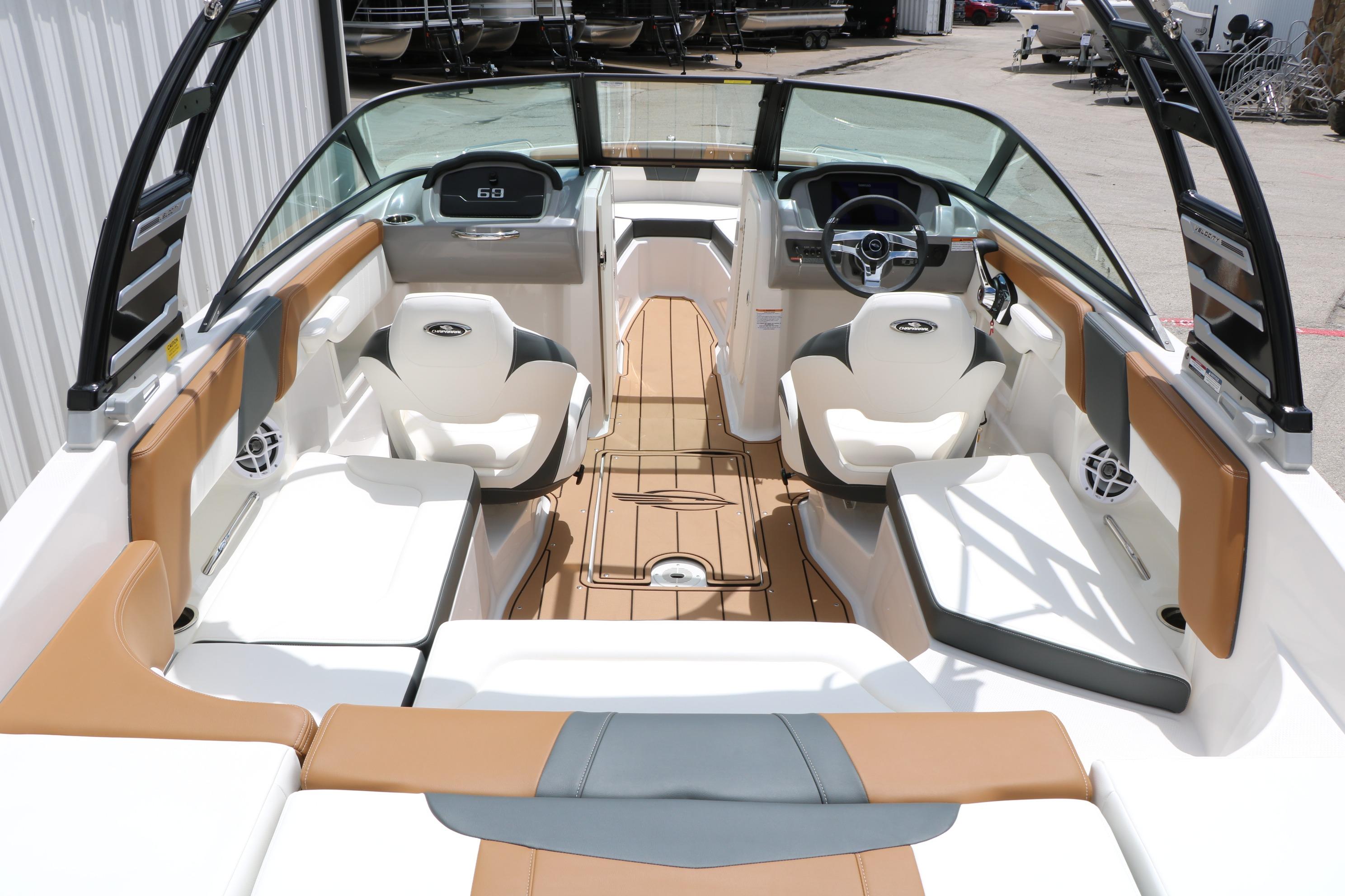 2025 Chaparral 23 SSi boat interior with modern seating and sleek dashboard design.
