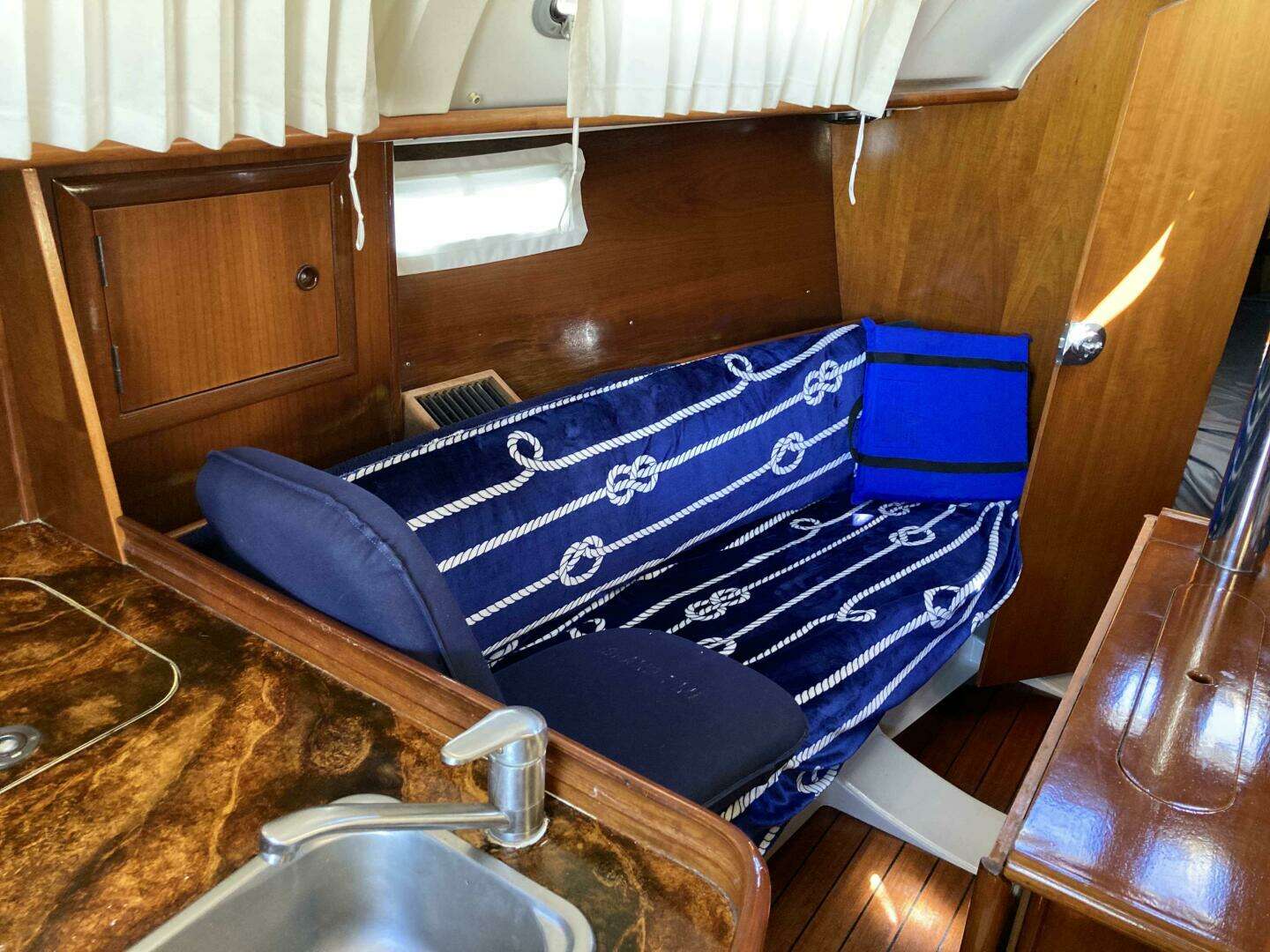 2000 Beneteau Oceanis 311 - Image 13