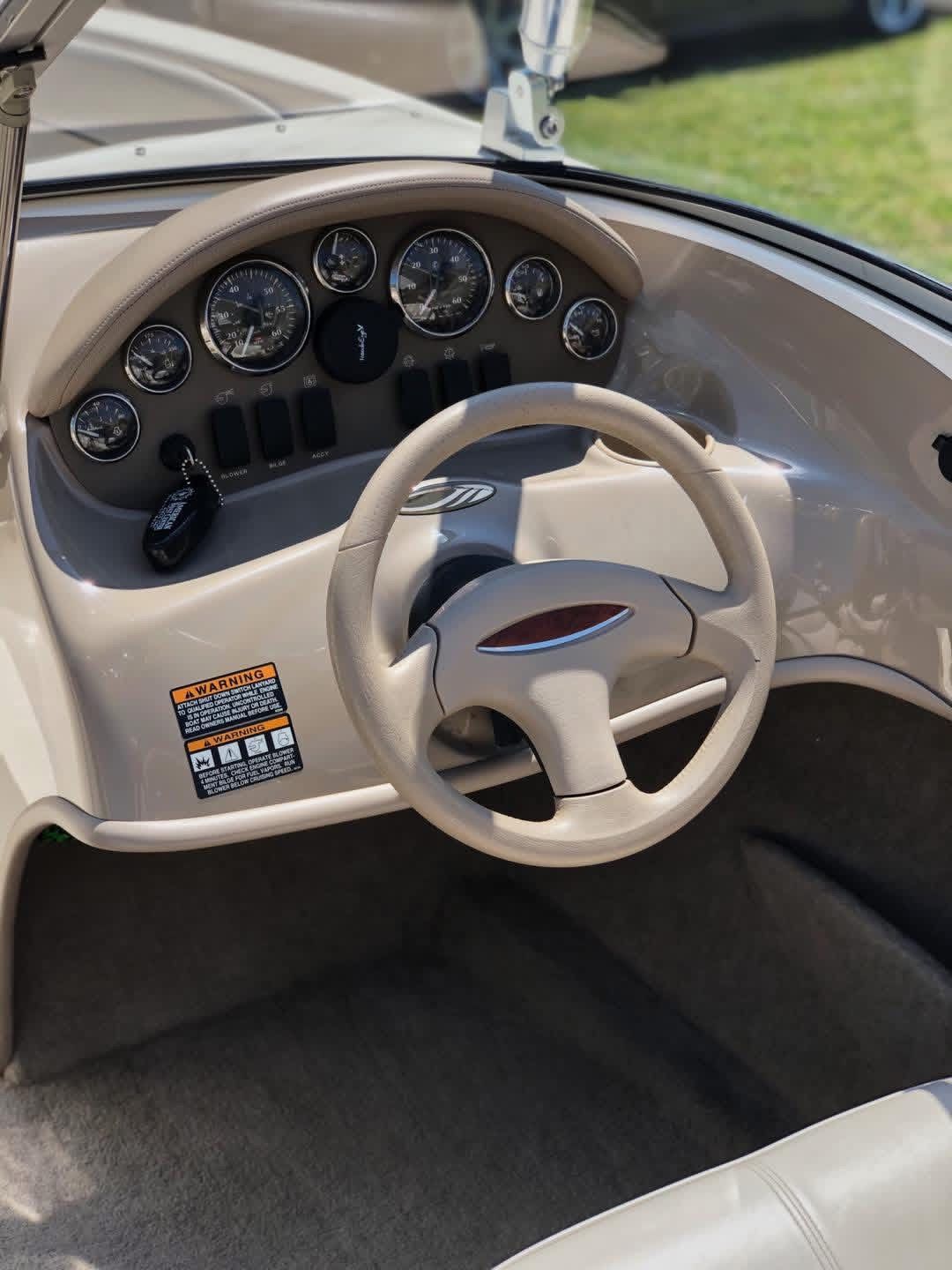 1999 Maxum 1800 SR boat interior with dashboard view.