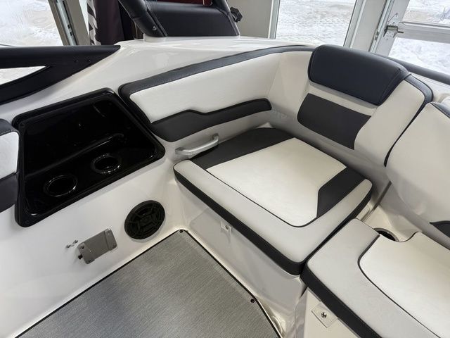 2026 Yamaha Boats AR195 - 6