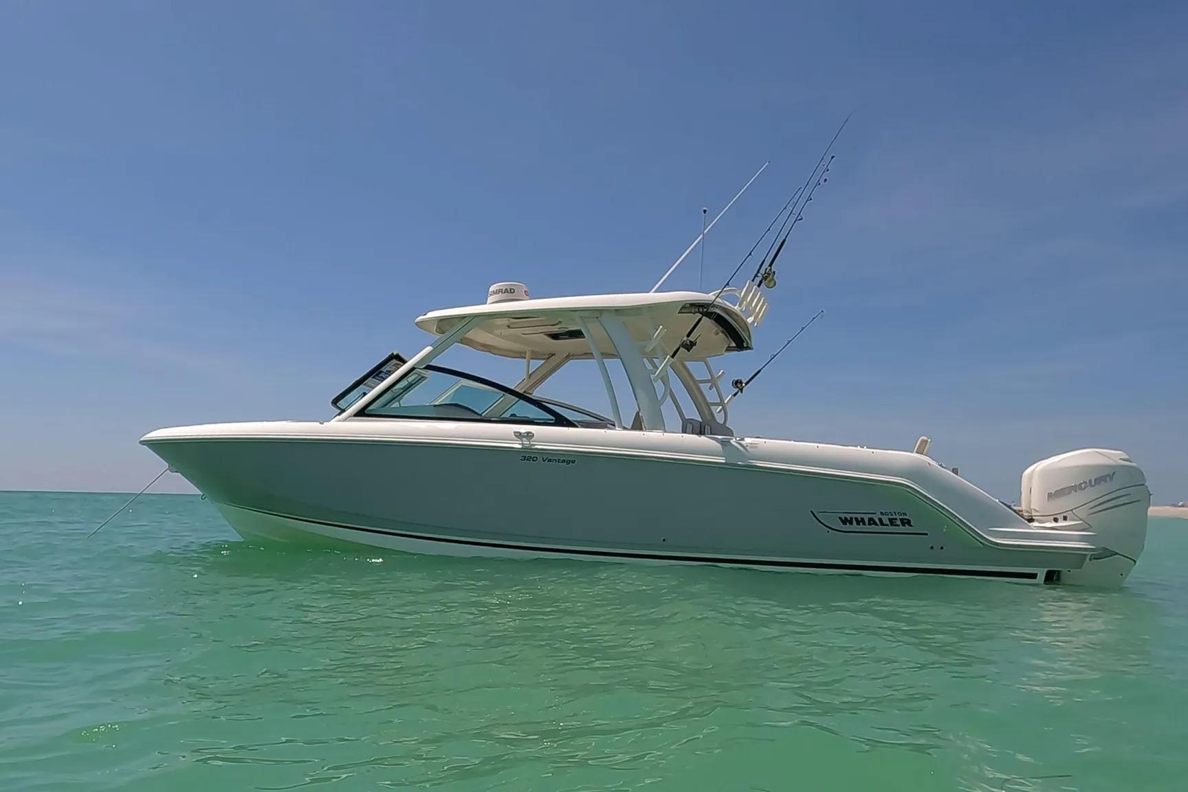 2017 Boston Whaler 320 Vantage