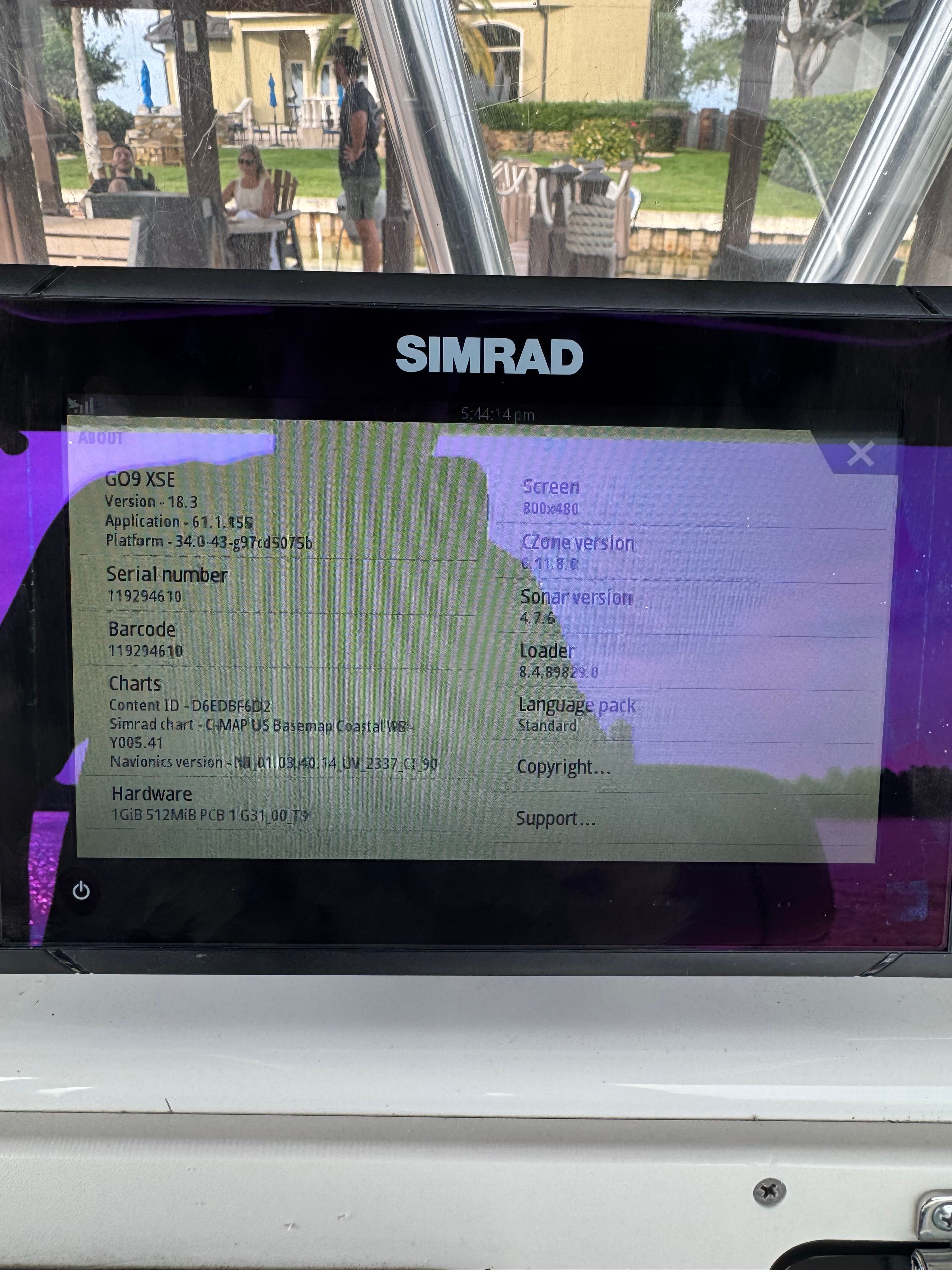 Simrad display on ShearWater LTZ 2004 boat, showing software and hardware details.
