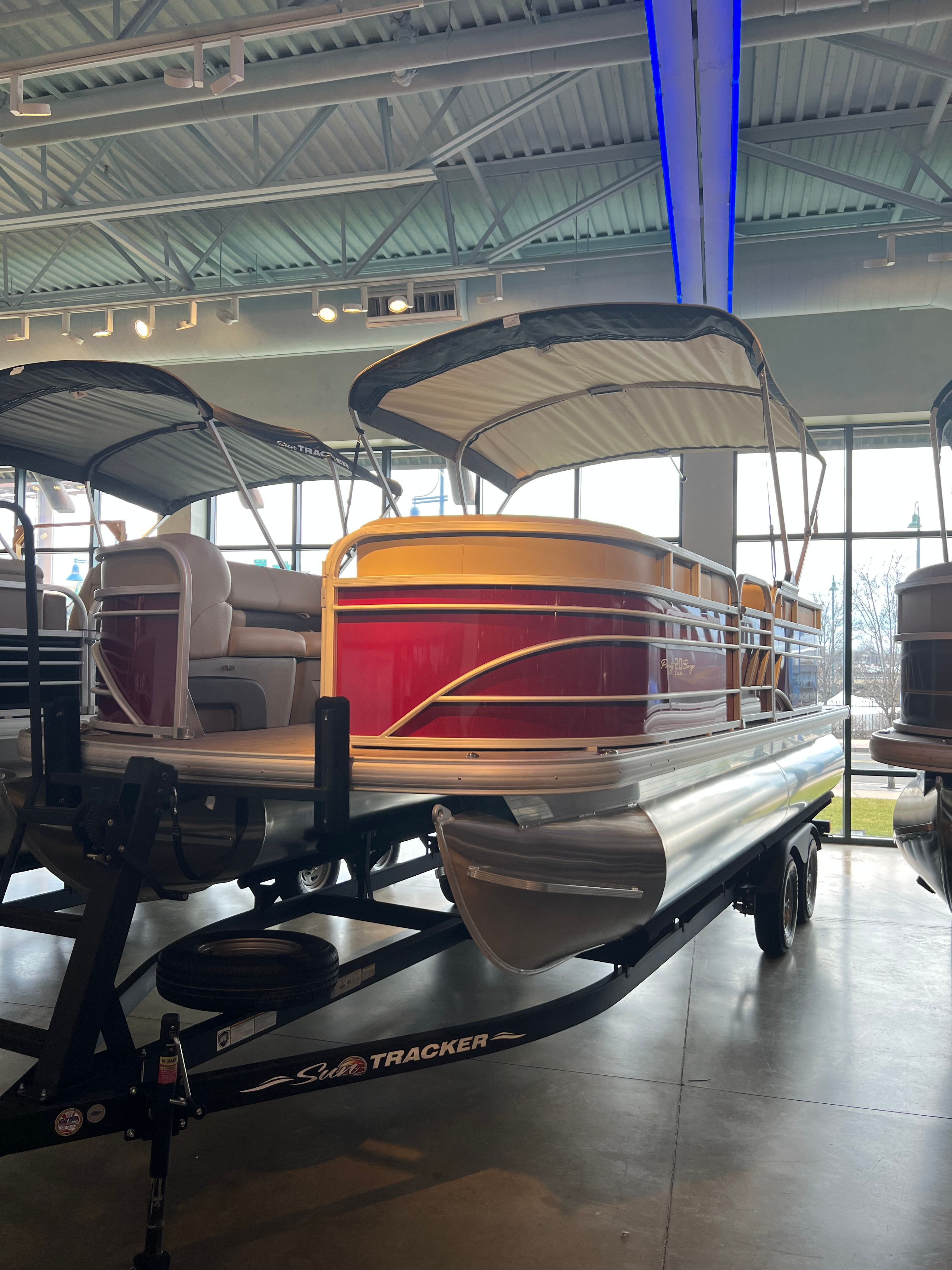 2023 Sun Tracker Party Barge 20 DLX - 3