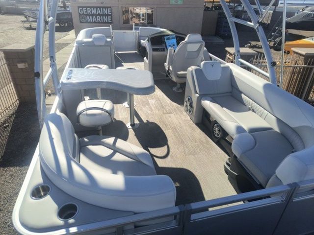 2025 Tahoe LTZ Entertainer 25 FT - 13