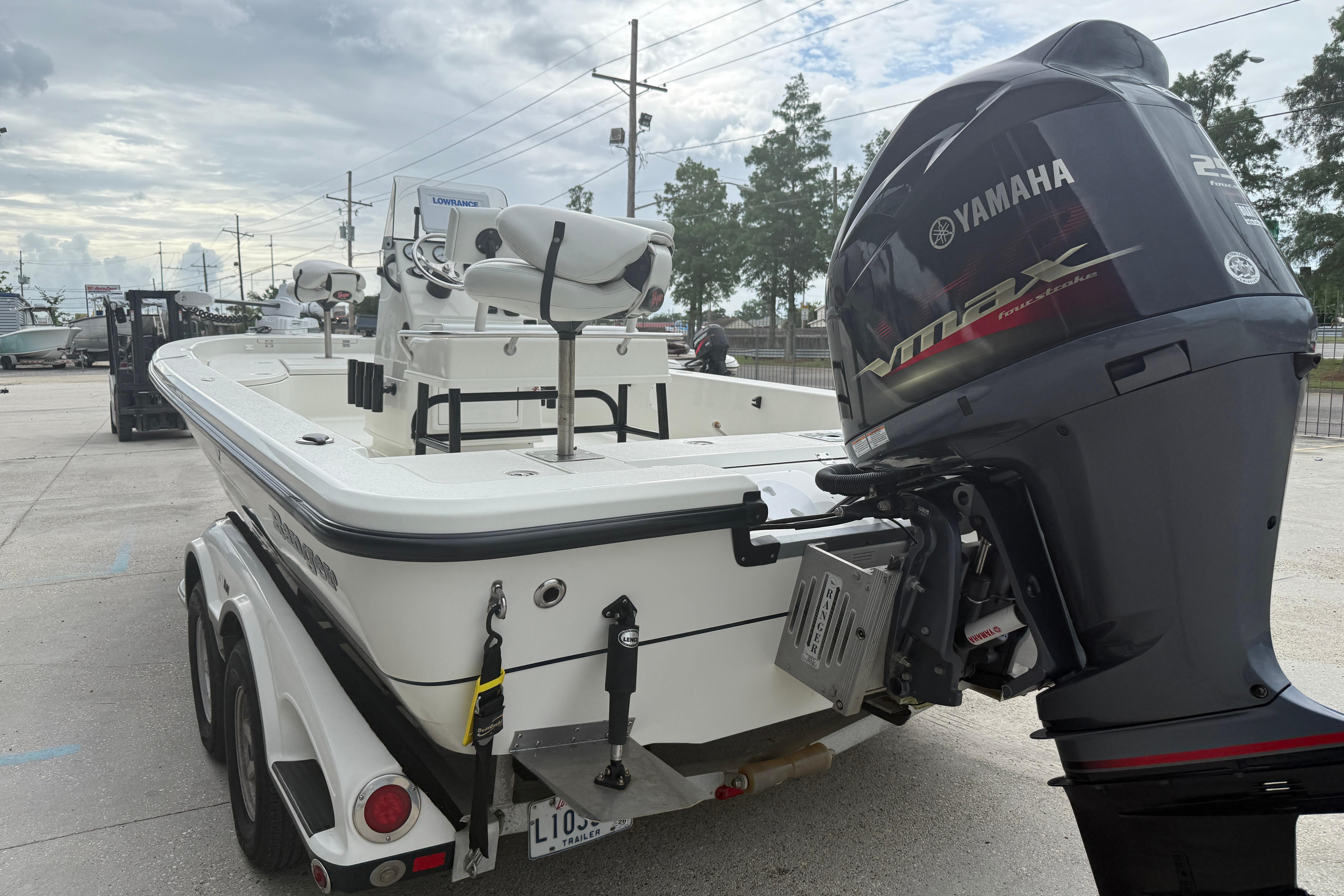 2007 Ranger 2200 Bay Ranger boat with Yamaha VMAX engine on trailer.